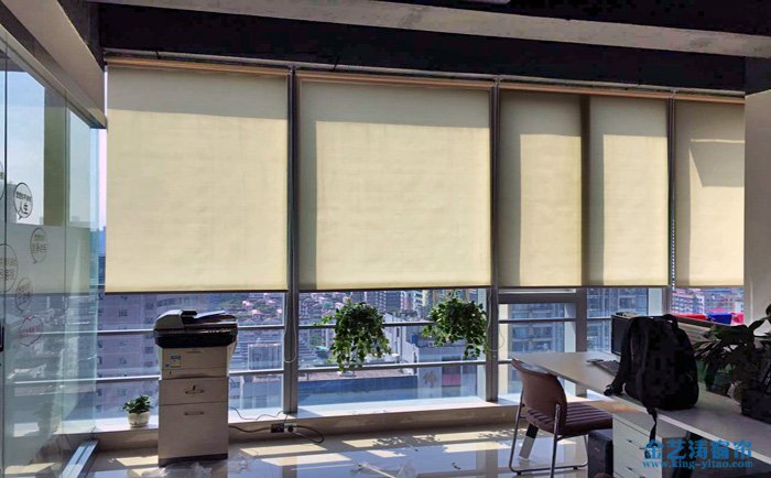 家里用的窗簾是卷簾好還是布藝窗簾好? 卷簾