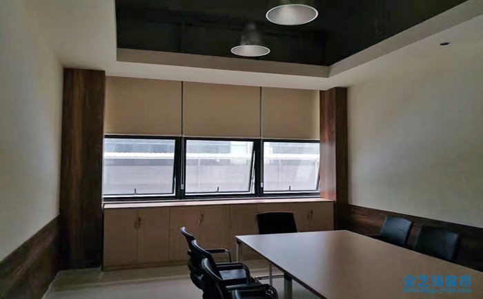 卷簾窗簾價(jià)格介紹 卷簾式窗簾好用嗎 卷簾